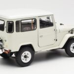 Toyota Land Cruiser FJ40 Van Weiss Kyosho 1:18 - image 3 of 8