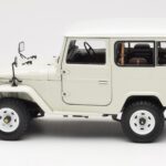 Toyota Land Cruiser FJ40 Van Weiss Kyosho 1:18 - image 4 of 8
