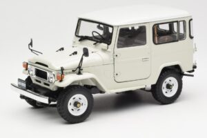 Toyota Land Cruiser FJ40 Van Weiss Kyosho 1:18