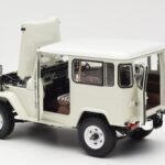 Toyota Land Cruiser FJ40 Van Weiss Kyosho 1:18 - image 5 of 8