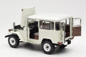 Toyota Land Cruiser FJ40 Van Weiss Kyosho 1:18 08971W Metall — Bild 5 von 8
