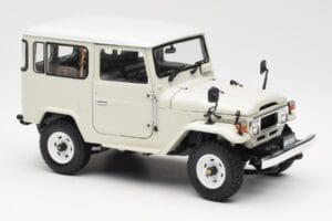 Toyota Land Cruiser FJ40 Van Weiss Kyosho 1:18 08971W Metall — Bild 6 von 8