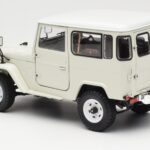 Toyota Land Cruiser FJ40 Van Weiss Kyosho 1:18 - image 7 of 8