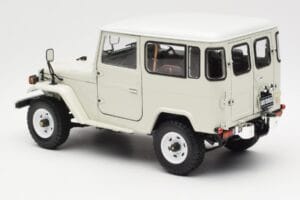 Toyota Land Cruiser FJ40 Van Weiss Kyosho 1:18 08971W Metall — Bild 7 von 8