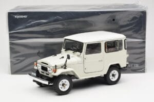 Toyota Land Cruiser FJ40 Van Weiss Kyosho 1:18 08971W Metall — Bild 8 von 8