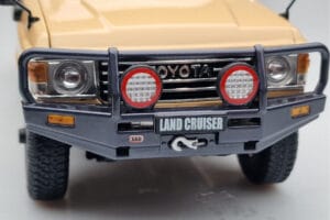 Toyota Land Cruiser 60 Beige Mit Optionalem Zubehör Kyosho 1:18 08956XBE Metall — Bild 9 von 12