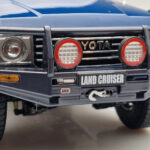 Toyota Land Cruiser 60 Blau Mit Optionalem Zubehör Kyosho 1:18 - image 8 of 11