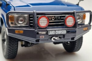 Toyota Land Cruiser 60 Blau Mit Optionalem Zubehör Kyosho 1:18 08956XBL Metall — Bild 8 von 11