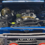 Toyota Land Cruiser 60 Blau Mit Optionalem Zubehör Kyosho 1:18 - image 9 of 11