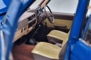 Toyota Land Cruiser 60 Blau Mit Optionalem Zubehör Kyosho 1:18 08956XBL Metall — Bild 10 von 11