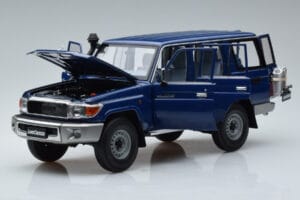 Toyota Land Cruiser J76 Blau Almost Real 1:18 870101 Metall — Bild 2 von 7