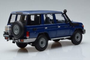 Toyota Land Cruiser J76 Blau Almost Real 1:18 870101 Metall — Bild 3 von 7