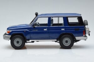 Toyota Land Cruiser J76 Blau Almost Real 1:18 870101 Metall — Bild 4 von 7