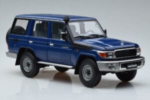 Toyota Land Cruiser J76 Blau Almost Real 1:18 870101 Metall — Bild 5 von 7