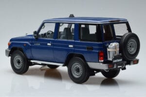 Toyota Land Cruiser J76 Blau Almost Real 1:18 870101 Metall — Bild 6 von 7