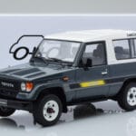 Toyota Land Cruiser LJ73 Grau Otto 1:18 - image 6 of 6