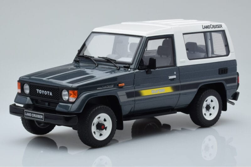 Toyota Land Cruiser LJ73 Grau Otto 1:18