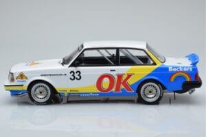 Volvo 240 Turbo Beckers #33 Andersson / Petersson / Linder ETCC Zolder 1985 IXO 1:18 18RMC105B Metall — Bild 3 von 6