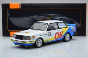 Volvo 240 Turbo Beckers #33 Andersson / Petersson / Linder ETCC Zolder 1985 IXO 1:18 18RMC105B Metall — Bild 6 von 6