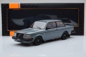 Volvo 240 Turbo Grau IXO 1:18 18CMC089 Metall — Bild 6 von 6