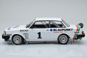 Volvo 240 Turbo IPS Racing Blaupunkt #1 P. Stureson DTM Zolder 1986 IXO 1:18 18RMC106 Metall — Bild 3 von 6