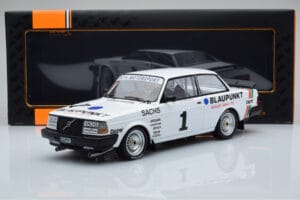 Volvo 240 Turbo IPS Racing Blaupunkt #1 P. Stureson DTM Zolder 1986 IXO 1:18 18RMC106 Metall — Bild 6 von 6