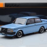 Volvo 240 Turbo Hellblau IXO 1:18 - image 6 of 6