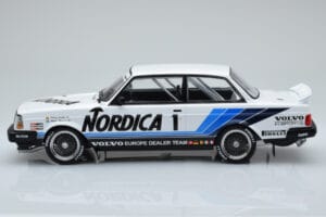 Volvo 240 Turbo Nordica #1 J. Cecotto / A. Olafsson ETCC Brno 1986 IXO 1:18 18RMC087 Metall — Bild 3 von 6