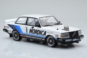 Volvo 240 Turbo Nordica #1 J. Cecotto / A. Olafsson ETCC Brno 1986 IXO 1:18 18RMC087 Metall — Bild 4 von 6