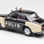 Volvo P121 Polizei Revell 1:18 - image 7 of 8