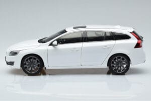 Volvo V60 D3 Crystal Weiss FAW 1:18 9430840 Metall — Bild 4 von 7