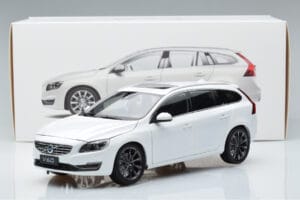 Volvo V60 D3 Crystal Weiss FAW 1:18 9430840 Metall — Bild 7 von 7