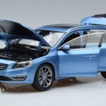 Volvo V60 D3 Power Blau FAW 1:18 9430839 Metall - image 2 of 7