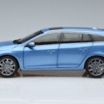 Volvo V60 D3 Power Blau FAW 1:18 9430839 Metall - image 4 of 7