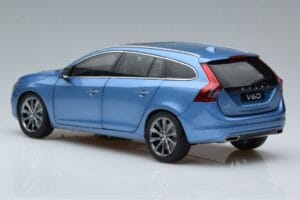 Volvo V60 D3 Power Blau FAW 1:18 9430839 Metall — Bild 6 von 7