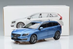 Volvo V60 D3 Power Blau FAW 1:18 9430839 Metall — Bild 7 von 7