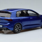 Volkswagen Golf Mk8 R Blau Otto 1:18 - image 2 of 6