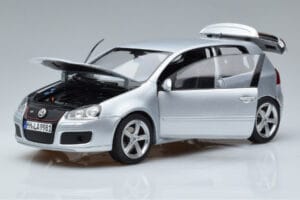 Volkswagen Golf GTI Mk5 Pirelli Edition Silber Norev 1:18 188425 Metall — Bild 2 von 7