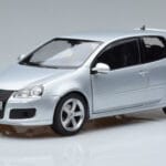 Volkswagen Golf GTI Mk5 Pirelli Edition Silber Norev 1:18 188425 Metall