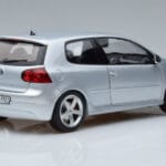 Volkswagen Golf GTI Mk5 Pirelli Edition Silber Norev 1:18 188425 Metall - image 3 of 7