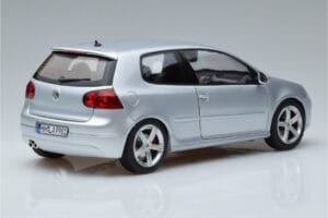 Volkswagen Golf GTI Mk5 Pirelli Edition Silber Norev 1:18 188425 Metall — Bild 3 von 7