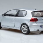 Volkswagen Golf GTI Mk5 Pirelli Edition Silber Norev 1:18 188425 Metall - image 6 of 7