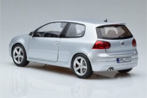 Volkswagen Golf GTI Mk5 Pirelli Edition Silber Norev 1:18 188425 Metall — Bild 6 von 7