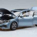 Volkswagen Passat B8 Blau FAW 1:18 ZVF000003A Metall - image 2 of 7