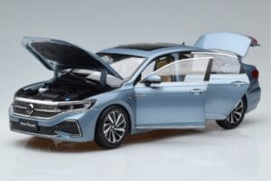 Volkswagen Passat B8 Blau FAW 1:18 ZVF000003A Metall — Bild 2 von 7