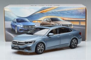 Volkswagen Passat B8 Blau FAW 1:18 ZVF000003A Metall — Bild 7 von 7