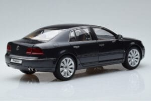 Volkswagen Phaeton V6 Mazeppa Grau Kyosho 1:18 08831MBK Metall — Bild 3 von 9