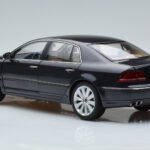 Volkswagen Phaeton V6 Mazeppa Grau Kyosho 1:18 - image 7 of 9