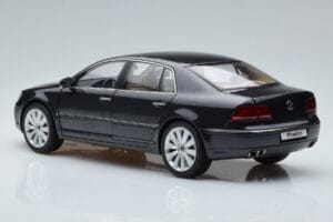 Volkswagen Phaeton V6 Mazeppa Grau Kyosho 1:18 08831MBK Metall — Bild 7 von 9
