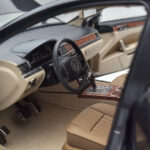 Volkswagen Phaeton V6 Mazeppa Grau Kyosho 1:18 - image 8 of 9